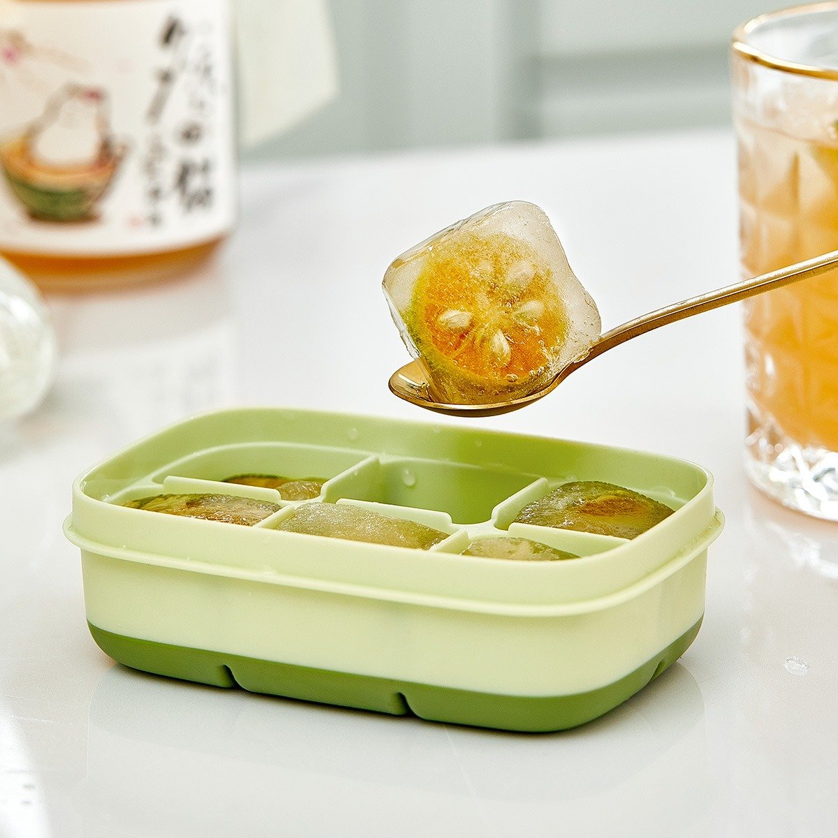 Mini Press-Type Ice Cube Maker